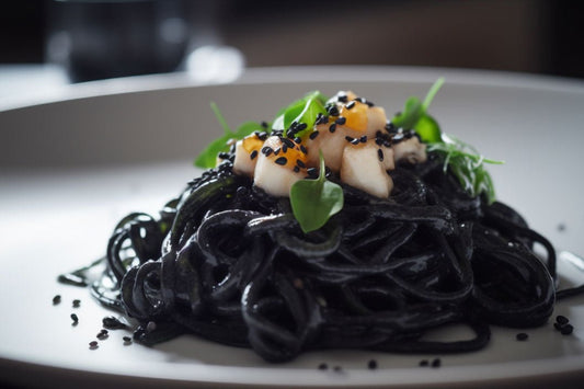 Mit Meeresfrüchten infundierte Tintenfisch-Tinten-Pasta