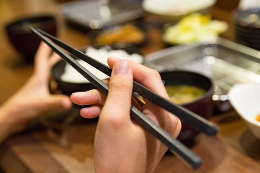 Was sind die Dos und Nichts, wenn Sie eine japanische Mahlzeit essen?