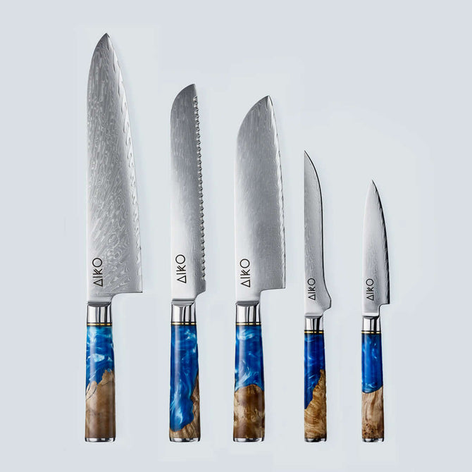 Aiko-Messer aus blauem Damaststahl mit farbigem blauem Harzgriff