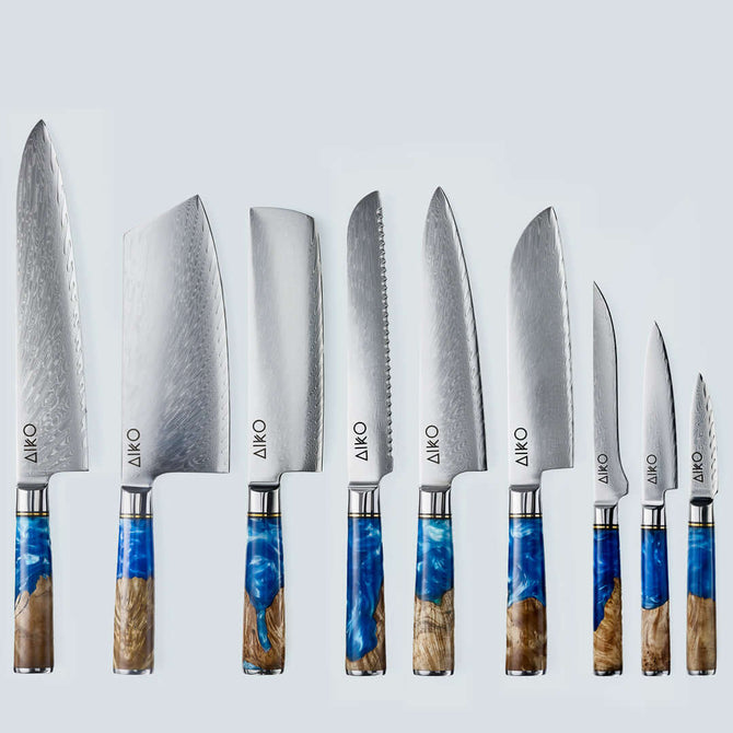 Aiko-Messer aus blauem Damaststahl mit farbigem blauem Harzgriff