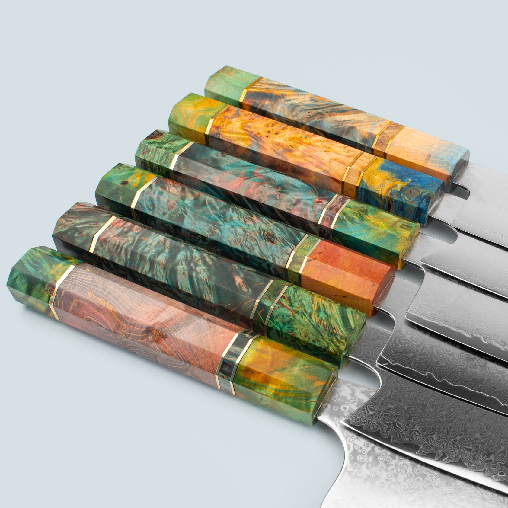 Ichika (いち か) Damaskus -Stahlmesser mit farbig achteckigem Griff